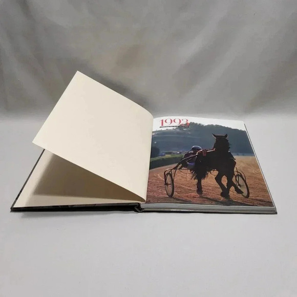 1993 Commemorative Stamp Collection Elvis Presley Collectible Hard Cover - Picture 3 of 3